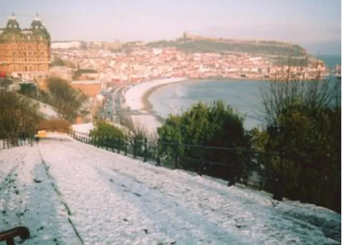 Easby Breakaways - **Modern Apartment 5 Mins From South Bay, Scarborough**